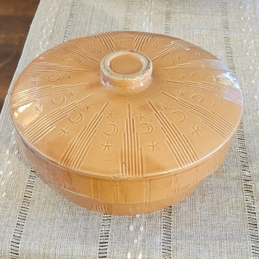 Watt Pottery Casserole Dish - “Stars And Moon” 9